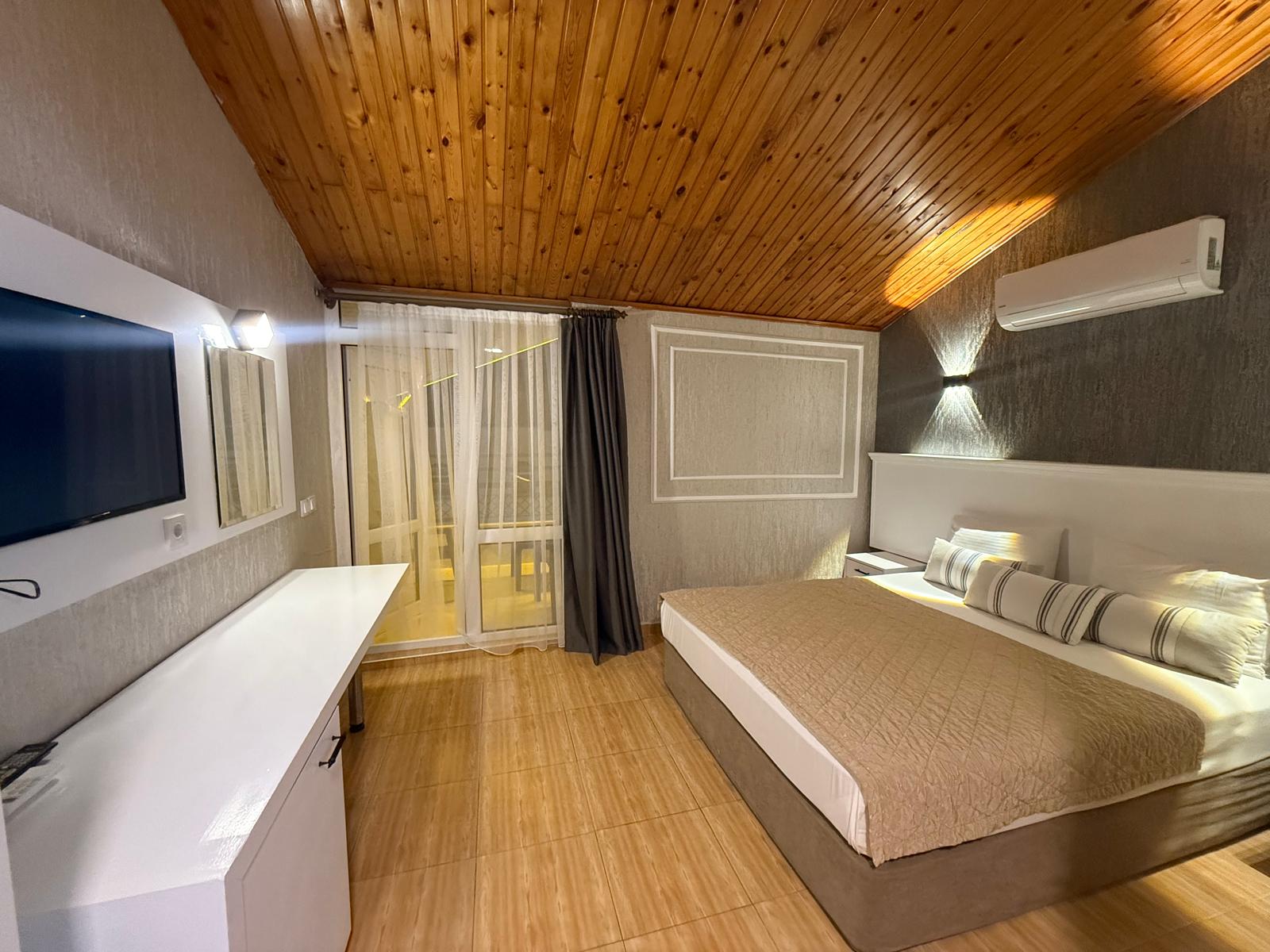 STANDARD DOUBLE ROOM
